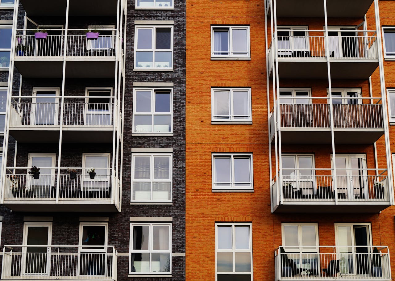 Apartamentele se ieftinesc în orașele mari: tendințe actuale